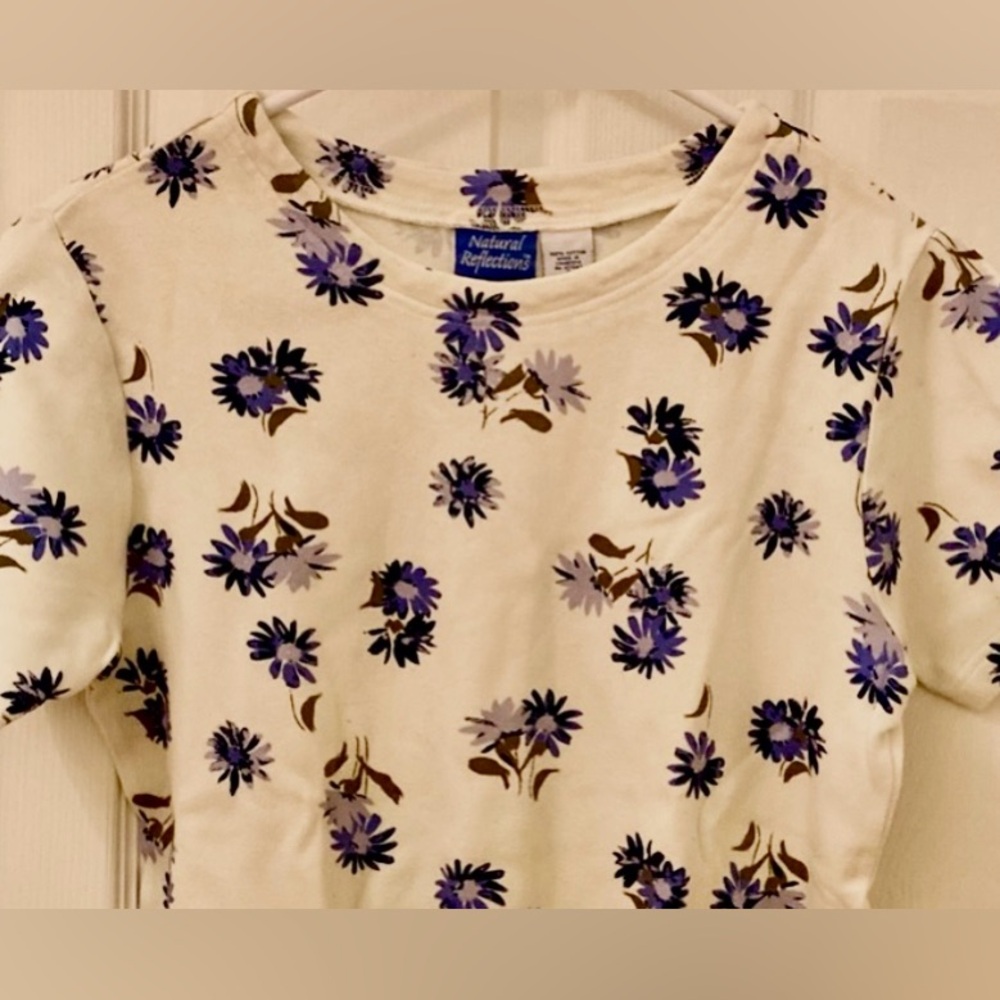 Blue and cream floral top/tee 💯 cotton